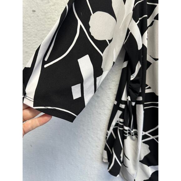 Lane Bryant Women Scoop Neck Blouse Boho Non Wrinkle Stretchy 26/28 EUC - Picture 3 of 8